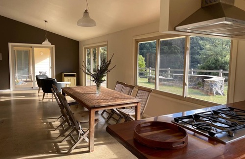 Mole Creek House | One Mile Bridge Off Grid Stay