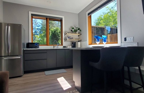 Regional District of Nanaimo Apartment | ONE NIGHT STAYS AVAILABLE OCT - FEB WILSEA HIDEAWAY, BEAUTIFUL NANOOSE BAY