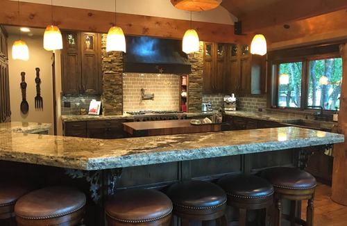 Sandy House | One of a kind ski chalet in Sandy minutes to Snowbird and Alta