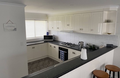 Port Macdonnell House | Ongermein, double story beach house a stone throw from the Indian Ocean.