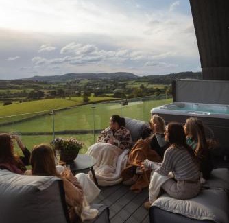 Hundred House House | Oolert Treehouse