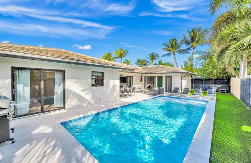 Bermuda Riviera House | Open Concept Bungalow Beach Proximity Lush Neighborhood Pearl Key