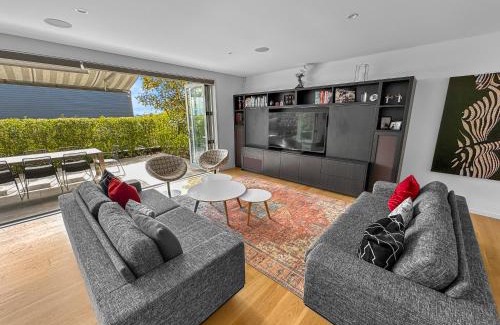 Orakei Villa | Orakei Oasis l Quality 3 Bed House inc Views