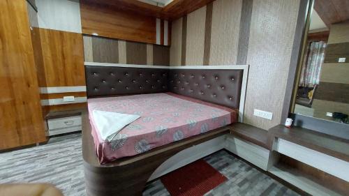 Rinchingpong House | Orange Villa