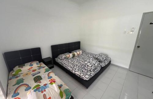 Behrang Ulu House | Orchard Lake House - Entire bungalow, 4 rooms, 9 beds, 13 persons