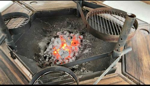 Moreton House | Orchard Retreat - Rural Cabin - Private Hot Tub!