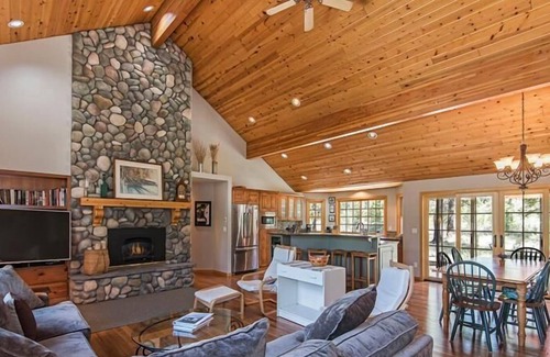 Deer Park House | Oregon Loop 36