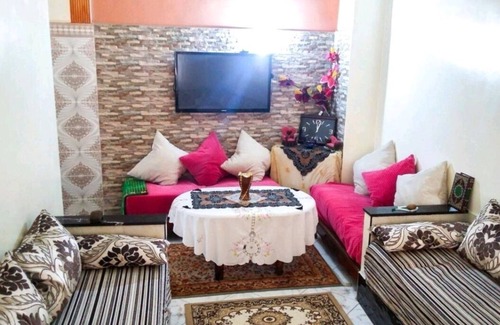 LA GIRONDE Apartment | Oriental bedroom in a traditional Moroccan apartment