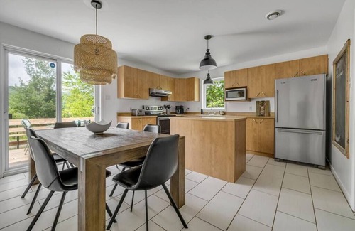 Saint-Brigitte-de-Laval House | Original Yellow Lac Beauport