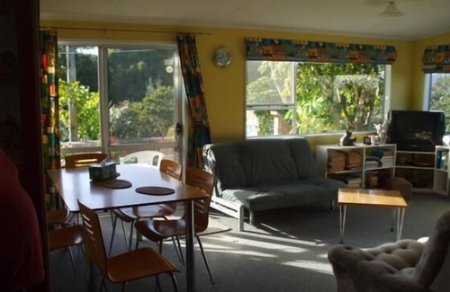 Coopers Beach House | Original Kiwi Bach 0420