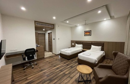 Suluru Hotel | Orion Tree Hotel Sullurupeta