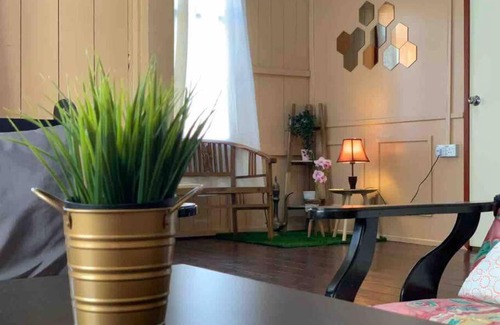 Kampung Merbau Patah House | Orked Lycaste Wooden Village Chalet