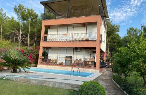 Manavgat House | ormanın içinde geniş havuzlu triplex villa