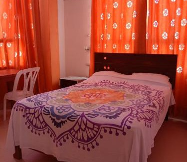 Veintiseis de Octubre Hotel | Orquídea's Hotel