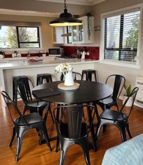 Taradale House | Osier Oasis, walk to Mission & Wineries!