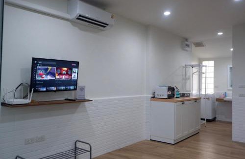 Wat Bowon Niwet House | Oskar's House