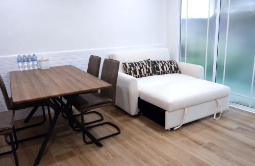 Wat Bowon Niwet House | Oskar's House