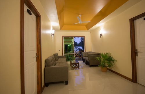 Ukulhas Hotel | Ostrov Beach