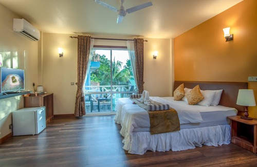 Ukulhas Hotel | Ostrov Beach