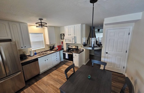 Old North Columbus House | OSU Campus Area Cozy Townhome