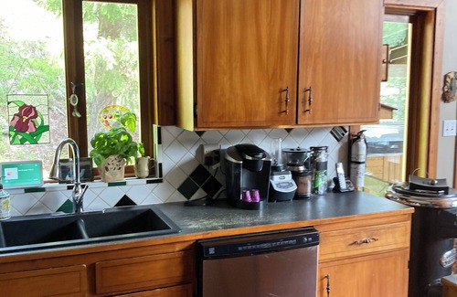 Okanagan-Similkameen House | Otter Lake Retreat 3 bedroom 3 full bathroom home overlooking Otter Lake