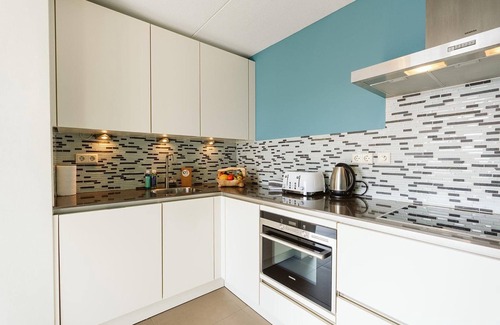 Ouddorp House | Ouddorp – Marina Port Zélande luxurious vacation apartment, anchored directly to the yacht harbour and Grevelingen, beach reachable by foot (5 minutes).