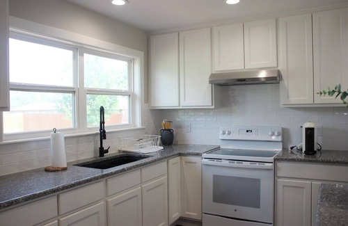 Sabinal House | Our gift guest house in Sabinal fully stocked appliance kitchen