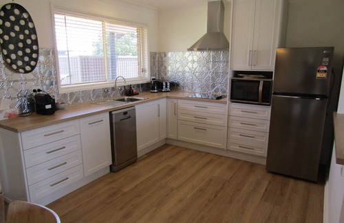 Tiddy Widdy Beach House | Our Little Beach - FREE WIFI - Off Peak Special!