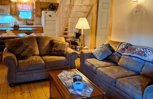 Tallassee Cabin | Our Side of Heaven Cabin- Ride the Dragon, w/Hot Tub, Private Lake and Pond