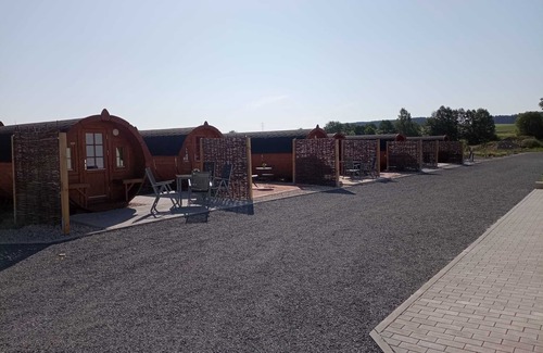 Kirchenlamitz Apartment | Overnight barrel - large barrel with small terrace