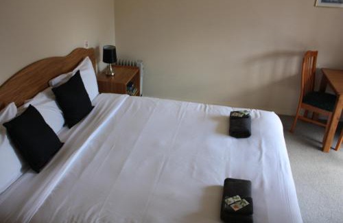 Owen River Hotel | Owen River Tavern & Motels