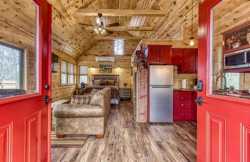 Gatlinburg - Pigeon Forge Cabin | Owls Nest, Hot Tub, WIFI, Featured on Barnwood Builders, Free Attraction Tickets