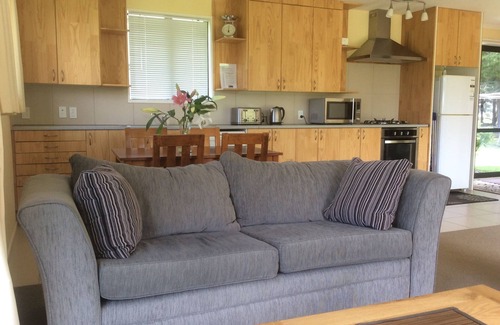 Mount Olympus Ski Field Cottage | Oxford Holiday Cottage - Self catering, Mountain Views, 10 Acres