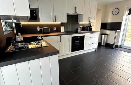 Port-Eynon Cottage | Oxwich View Cottage - short walk to Port Eynon beach and village amenities