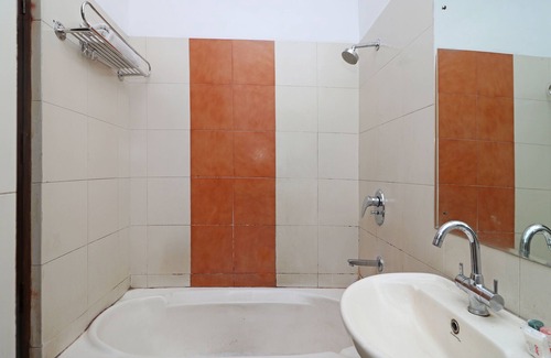 Rudrapur Hotel | OYO 13161 King's Palace