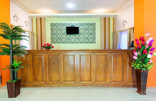 Bojonegoro Hotel | OYO 3452 Esemka Hotel And Resto