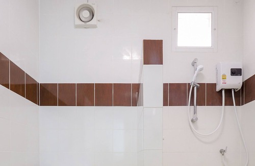 Dan Makham Tia Hotel | OYO 75339 Full Frame Resort