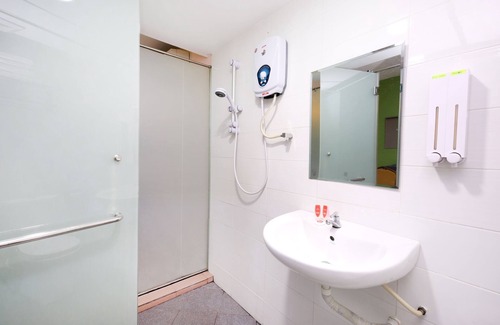 Bahau Hotel | OYO 816 Hotel De Kiara