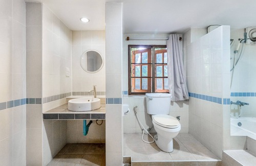 Mot Daeng Hotel | OYO 886 Maingam Riverside Resort