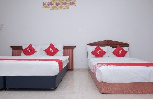 Kawasan Perindustrian Chendering Hotel | OYO 90018 River Village Hotel