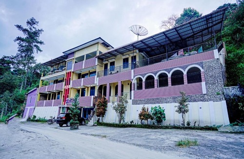 Parapat Hotel | OYO 90331 Hotel Toba Shanda