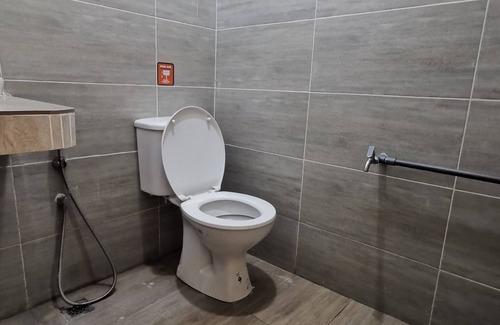 Penampang Hotel | OYO 90372 Greybirds Hostel