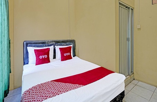 Prigen Hotel | OYO 91572 Kost Esklusif Barokah