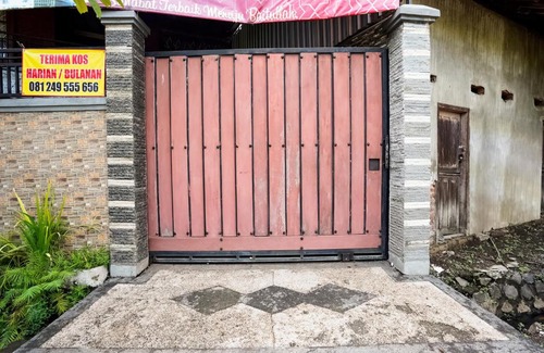 Pasuruan Hotel | OYO 91827 Tutus Homestay Syariah