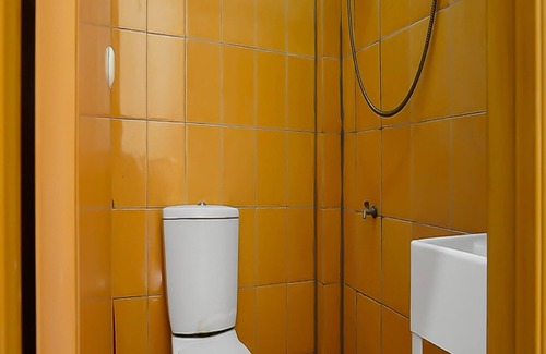 South Ogan Komering Ulu Hotel | OYO 92377 Wisma Melyro Syariah Near Yamaha - Thamrin Brothers Cabang Muara Dua