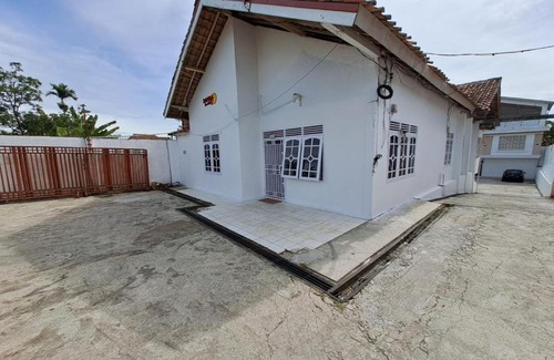 South Ogan Komering Ulu Hotel | OYO 92520 Safira Guest House Danau Ranau