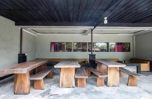 Kecamatan Kuripan Hotel | OYO 93440 Warde Hotel Near Sae Restaurant