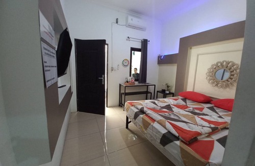 Karawang Timur Hotel | OYO 93962 Jm Guest House