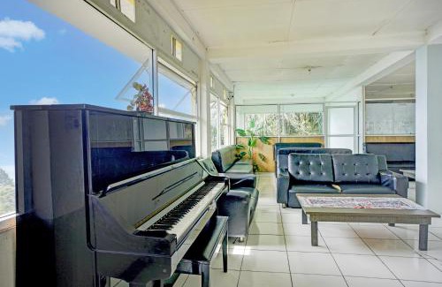 Parapat Hotel | OYO 94772 Gapura Hotel