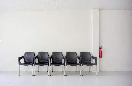 Perbaugan Hotel | OYO 94903 Akasia Guesthouse